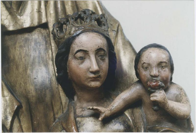 groupe sculpté (petite nature) : sainte Anne, la Vierge et l'Enfant ou sainte Anne trinitaire, dite l'Enfant au rognon, détail des visage de la Vierge et de l'enfant