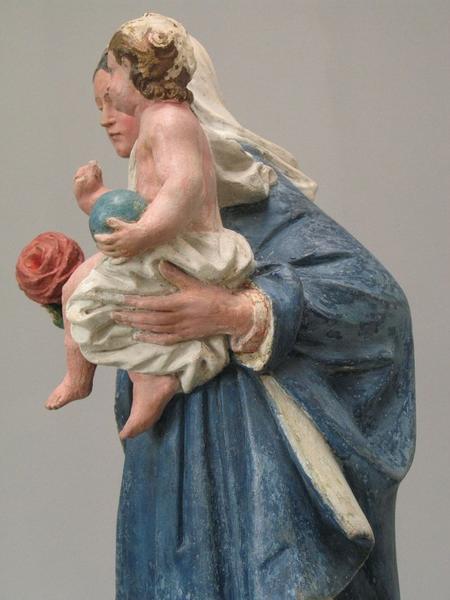 statue : Vierge à l'Enfant, vue partielle, profil gauche