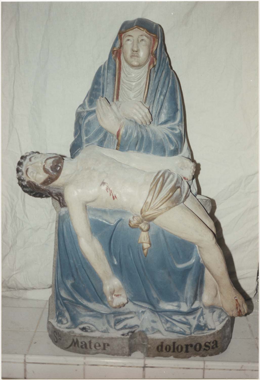 groupe sculpté : Vierge de Pitié, vue générale