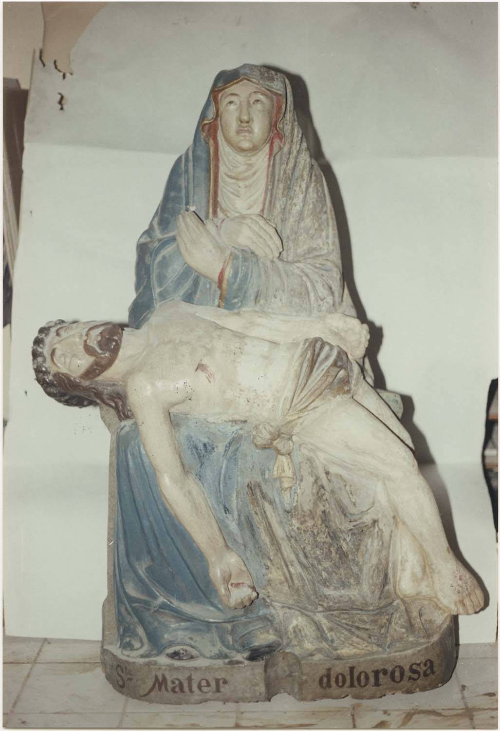 groupe sculpté : Vierge de Pitié, vue générale