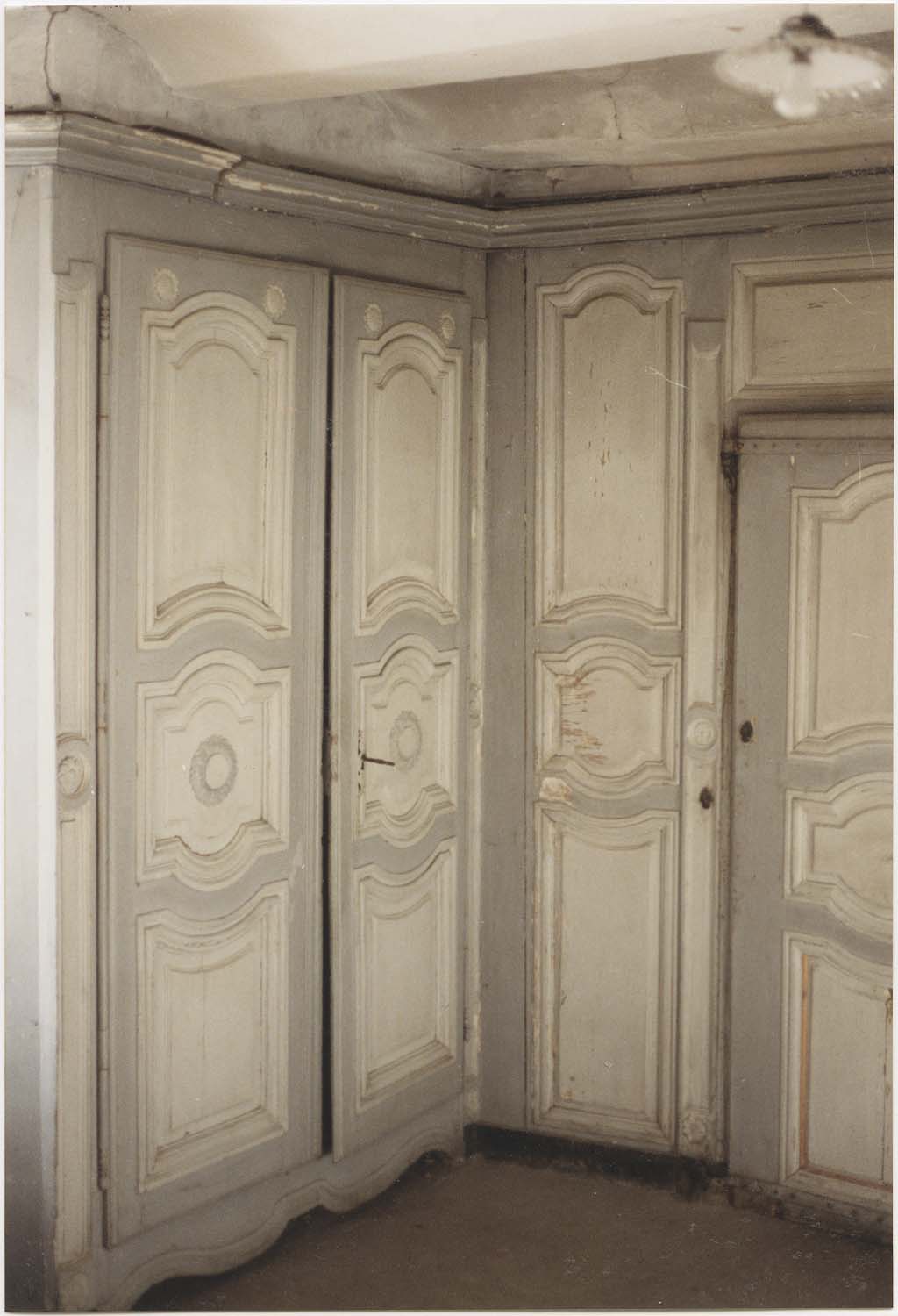 lambris de revêtement, armoire, vue générale