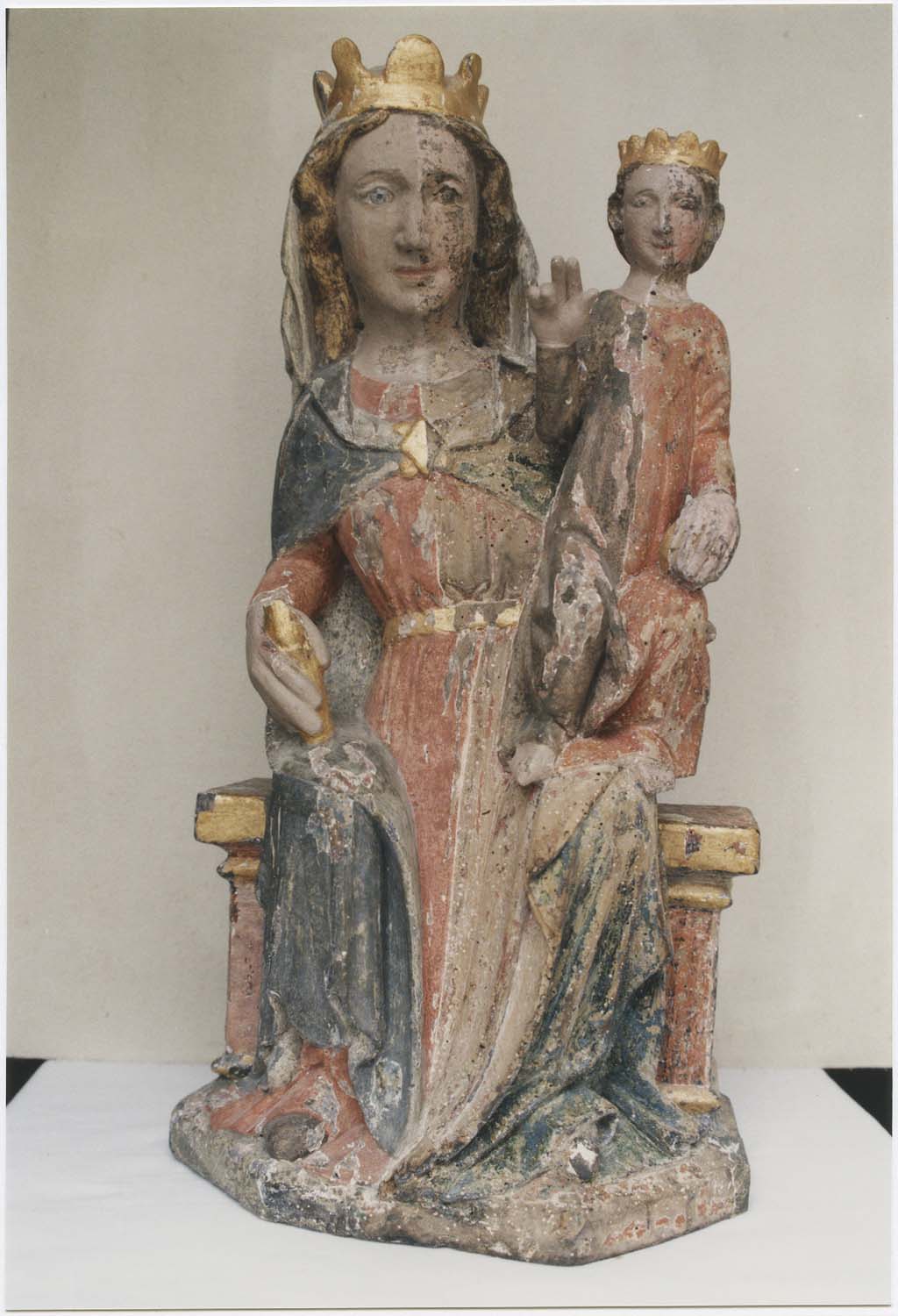 statue (statuette) : Vierge à l'enfant assise, vue générale