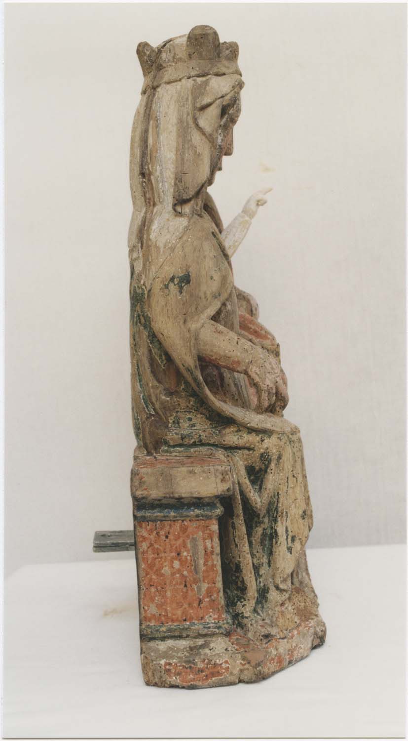 statue (statuette) : Vierge à l'enfant assise, profil droit, vue générale