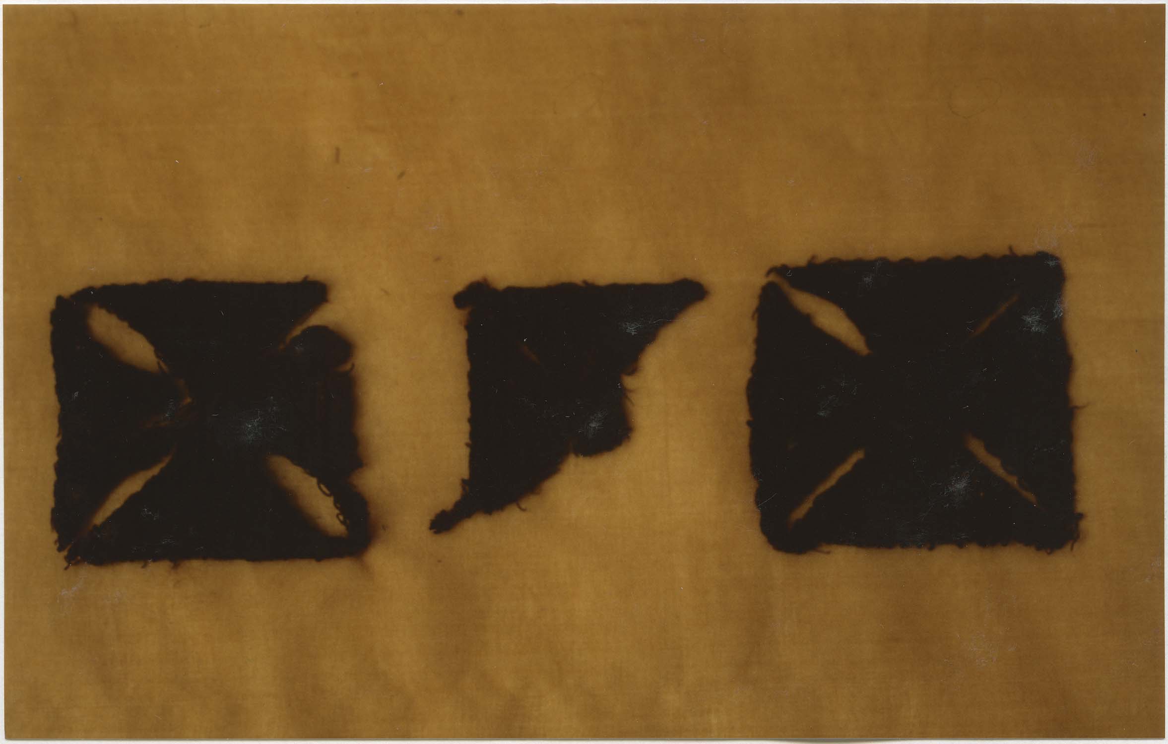 fragments du pallium de Bernard de Farges, archevêque de Narbonne (1311-1341), vue générale