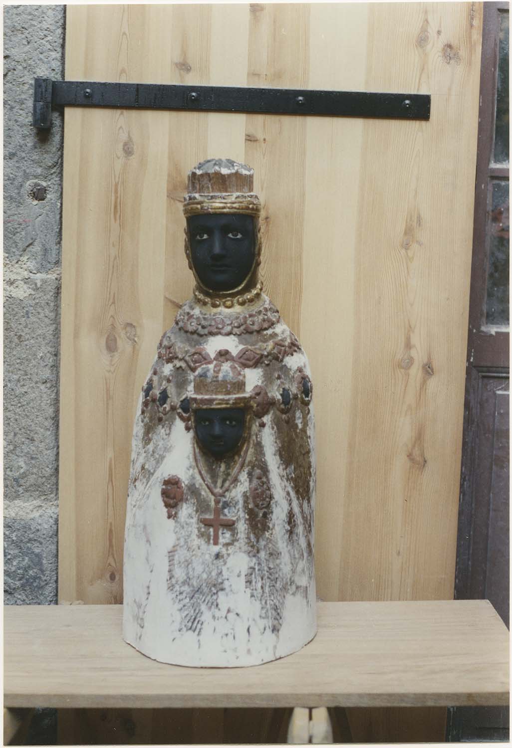 statue : Vierge à l’enfant, vue générale