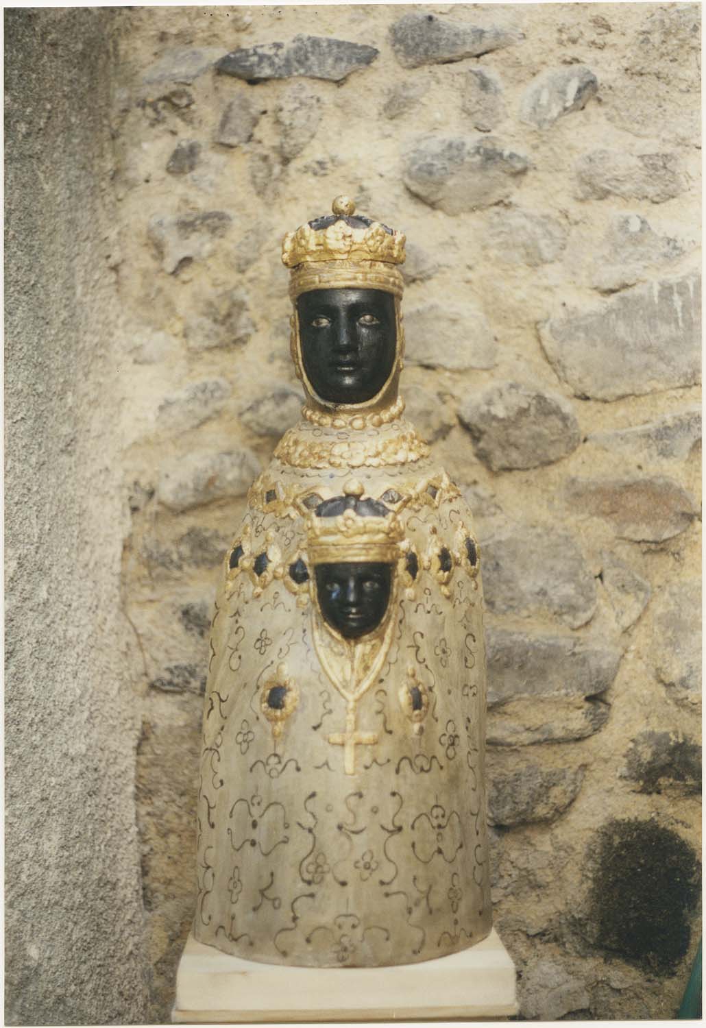 statue : Vierge à l’enfant, vue générale