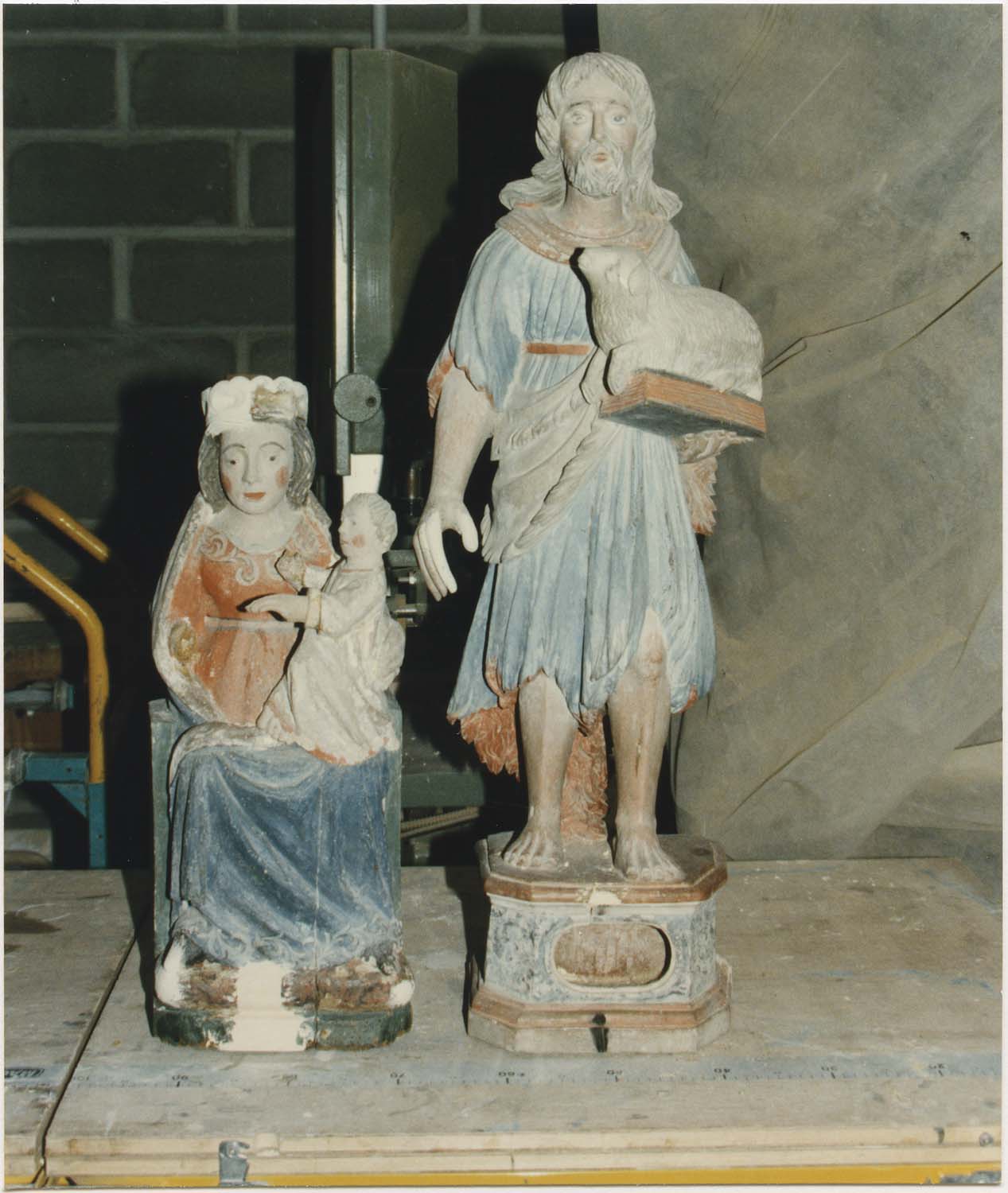 statues : Vierge à l’enfant, saint Jean-Baptiste, vue générale