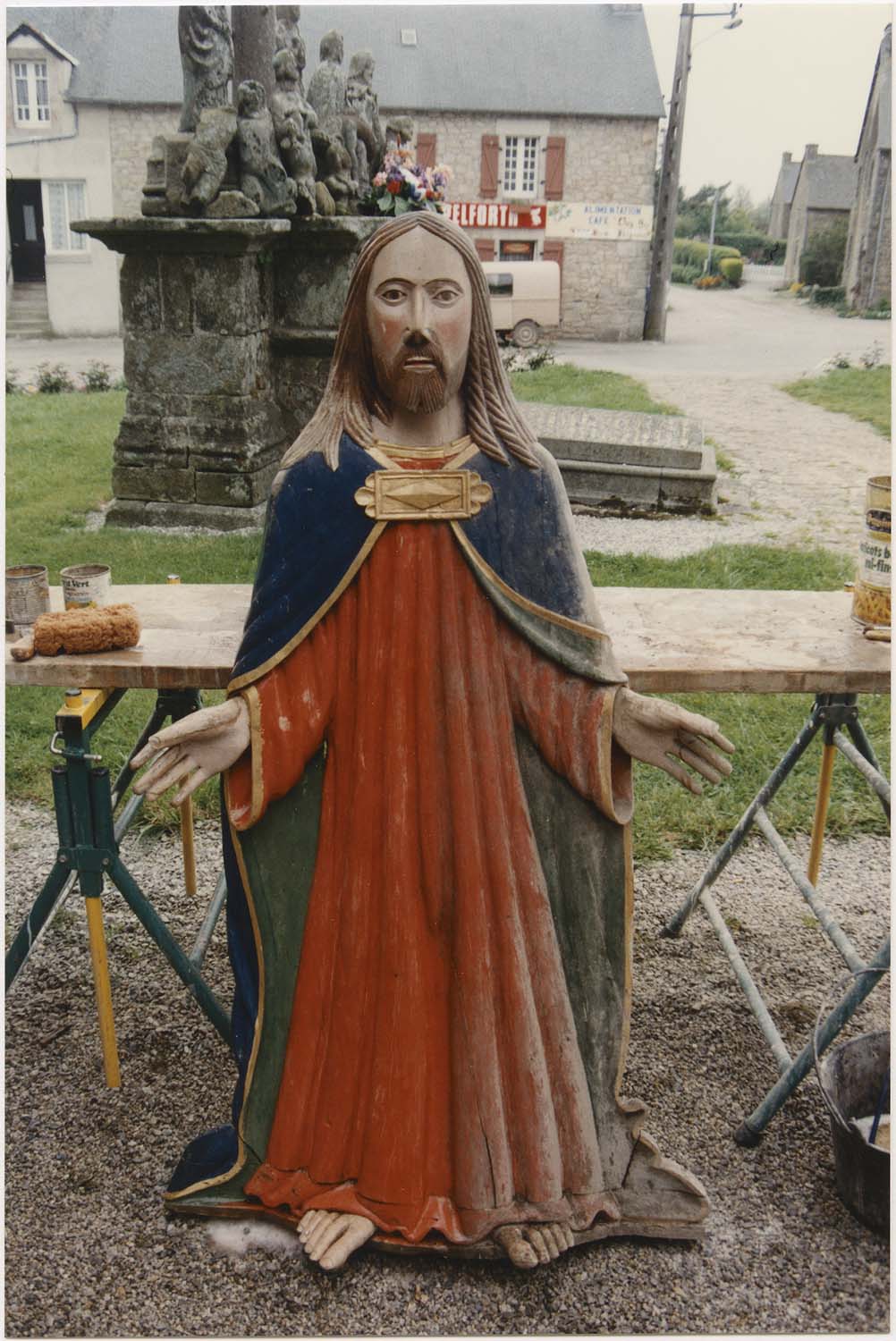 statue : Christ sauveur, vue générale