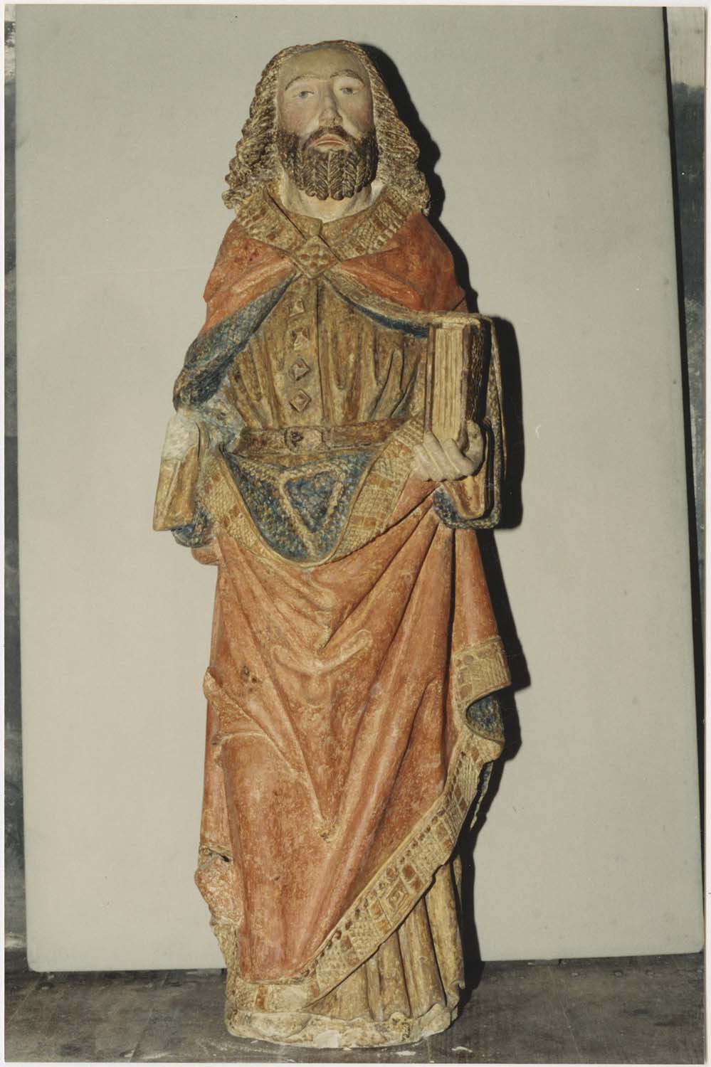 statue : saint portant un livre, vue générale - © Ministère de la Culture (France), Médiathèque du patrimoine et de la photographie (objets mobiliers), tous droits réservés