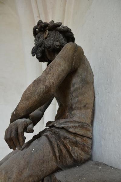 statue : le Christ aux liens, vue partielle, profil gauche
