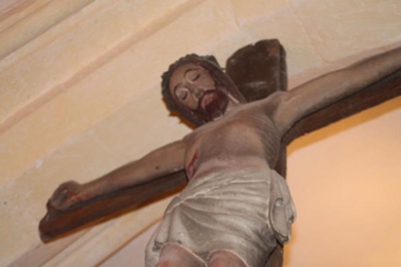 statue : Christ en croix, vue partielle