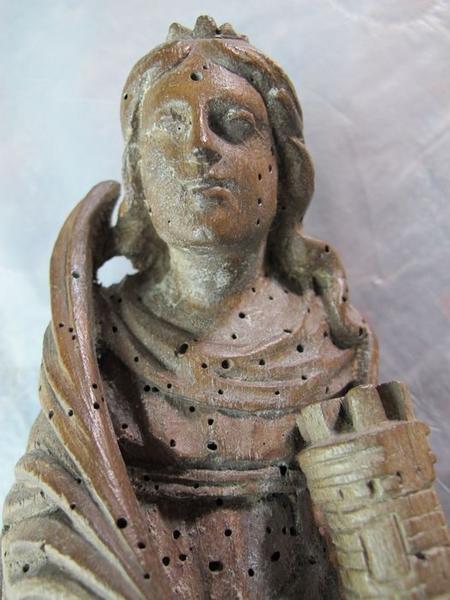 statuette : sainte Barbe, vue partielle