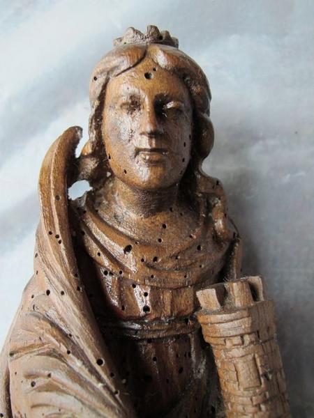 statuette : sainte Barbe, vue partielle