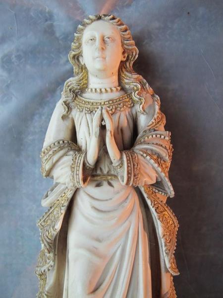 statuette : L'Immaculée Conception, vue partielle