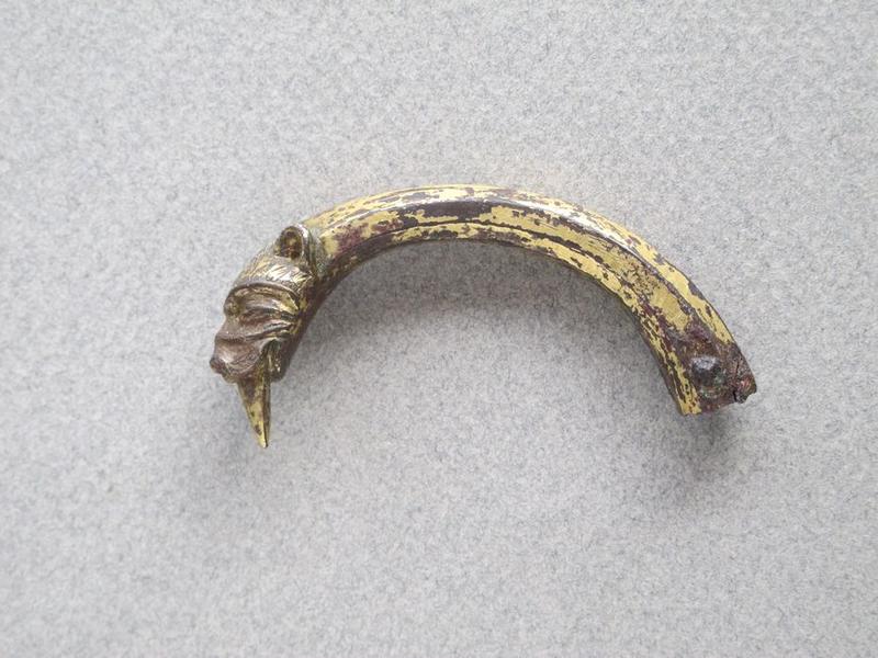 crosse pastorale (fragment) : Tête de chimère, vue générale