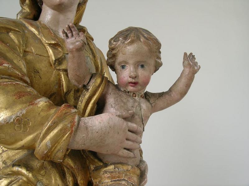 statue : Vierge à l'enfant, détail