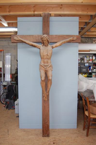 statue : Christ en croix, vue générale