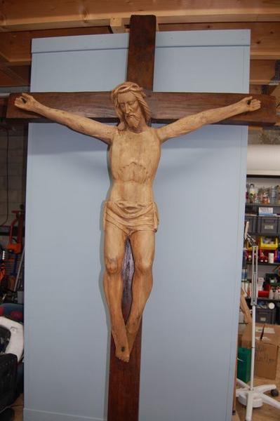 statue : Christ en croix, vue générale