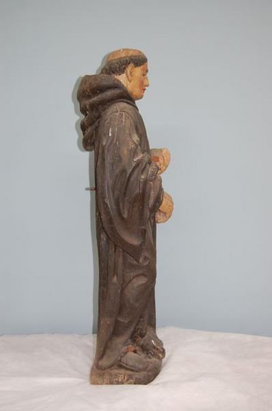 statue : saint Benoît, profil droit, vue générale