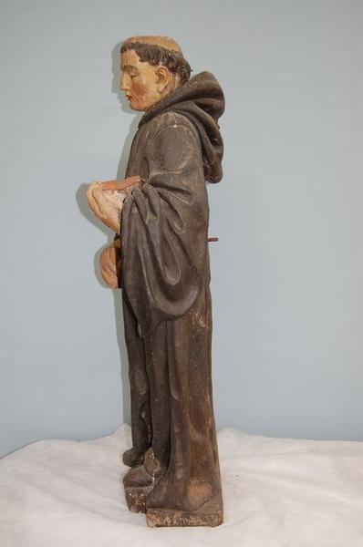 statue : saint Benoît, profil gauche, vue générale