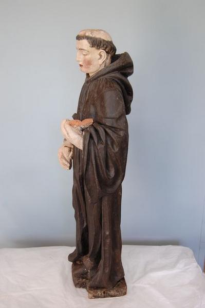 statue : saint Benoît, profil gauche, vue générale