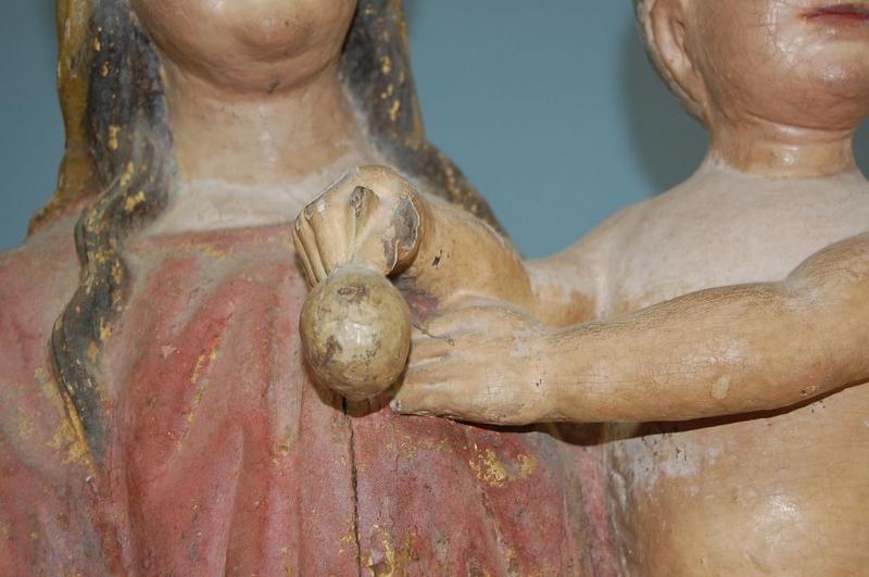 statue : Vierge à l'enfant, détail