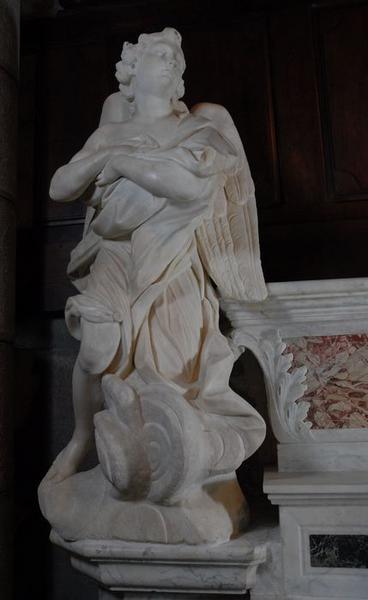 autel, vue générale d'un des anges adorateurs