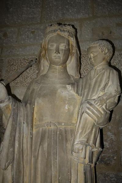 groupe sculpté : Vierge à l'enfant avec un donateur, vue partielle