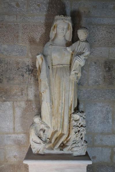 groupe sculpté : Vierge à l'enfant avec un donateur, vue générale