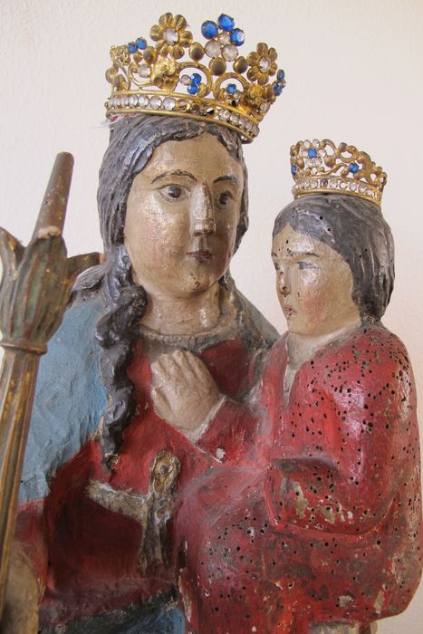 statue : Vierge à l'Enfant dite Notre-Dame-d'Echenoz ou Notre-Dame-de-la-Solborde, vue partielle - © Ministère de la Culture (France), Médiathèque du patrimoine et de la photographie (département de la documentation), tous droits réservés