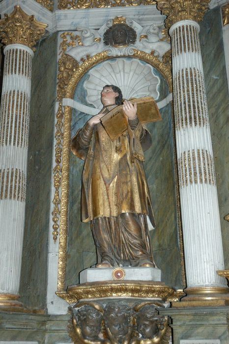 statue du retable du maître-autel : Evêque non identifié, vue générale