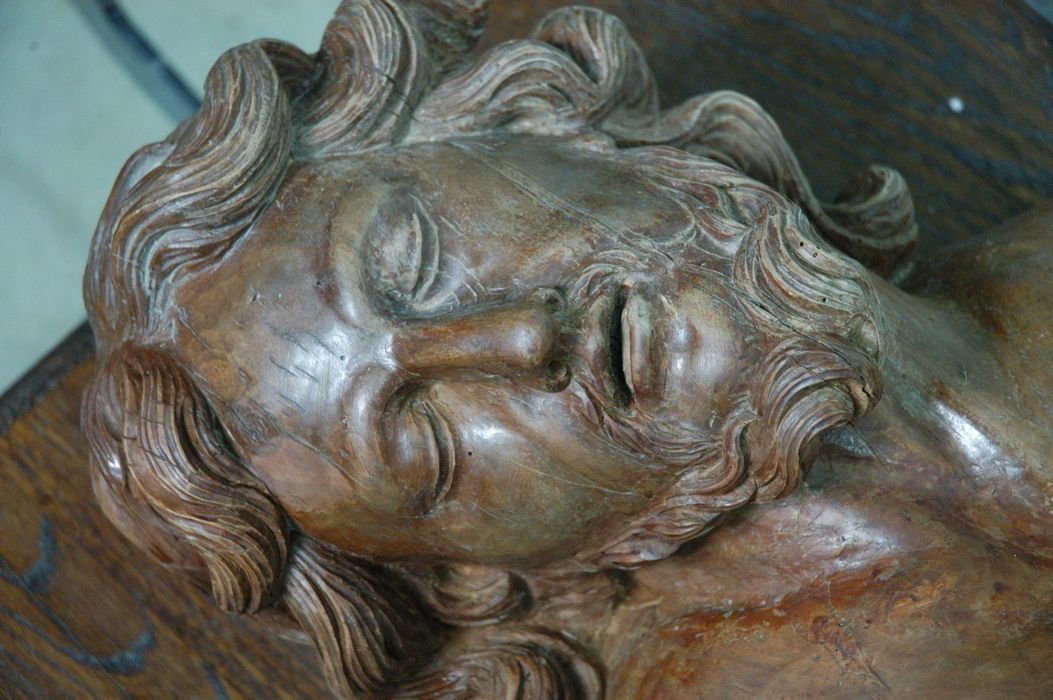 statue : Christ gisant, détail