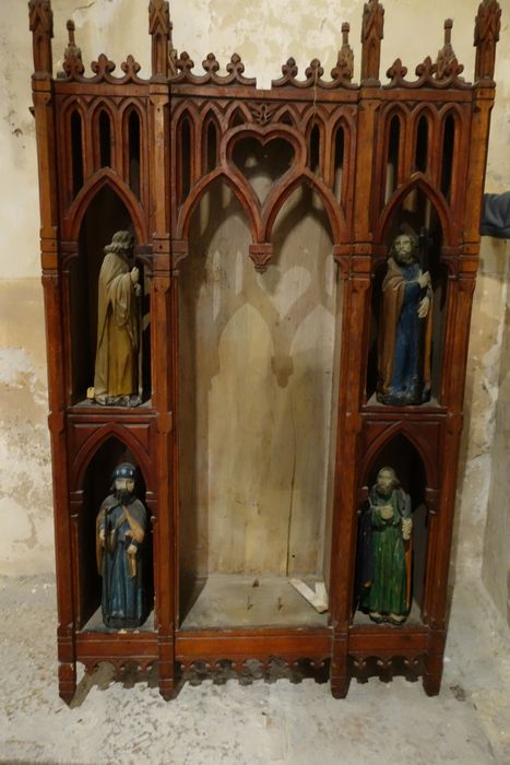 statues (statuettes) : Saint Vernier, saint Barthélemy, saint Jacques, saint Antoine