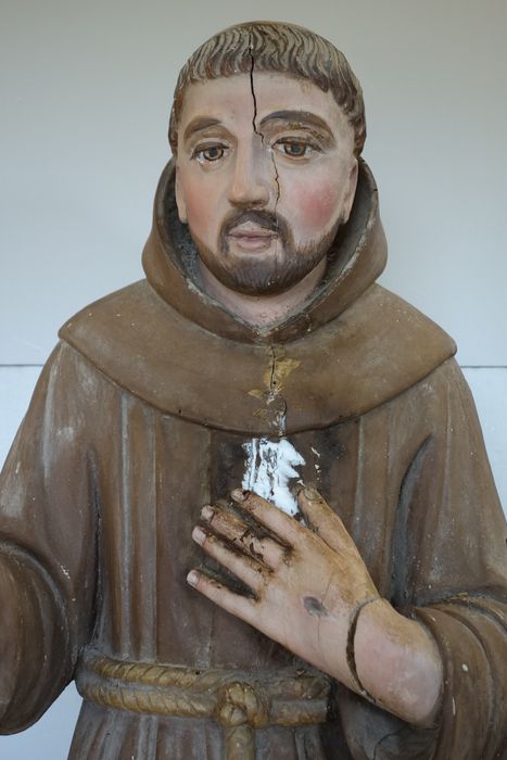 statue : Saint François, vue partielle