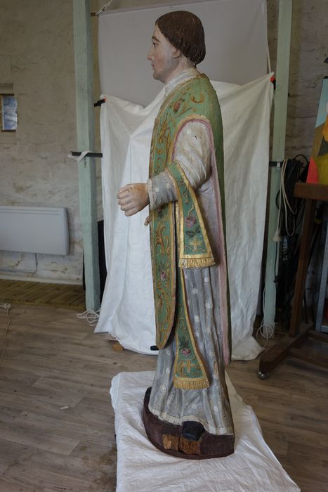 statue : Saint Mathurin, profil gauche, vue générale