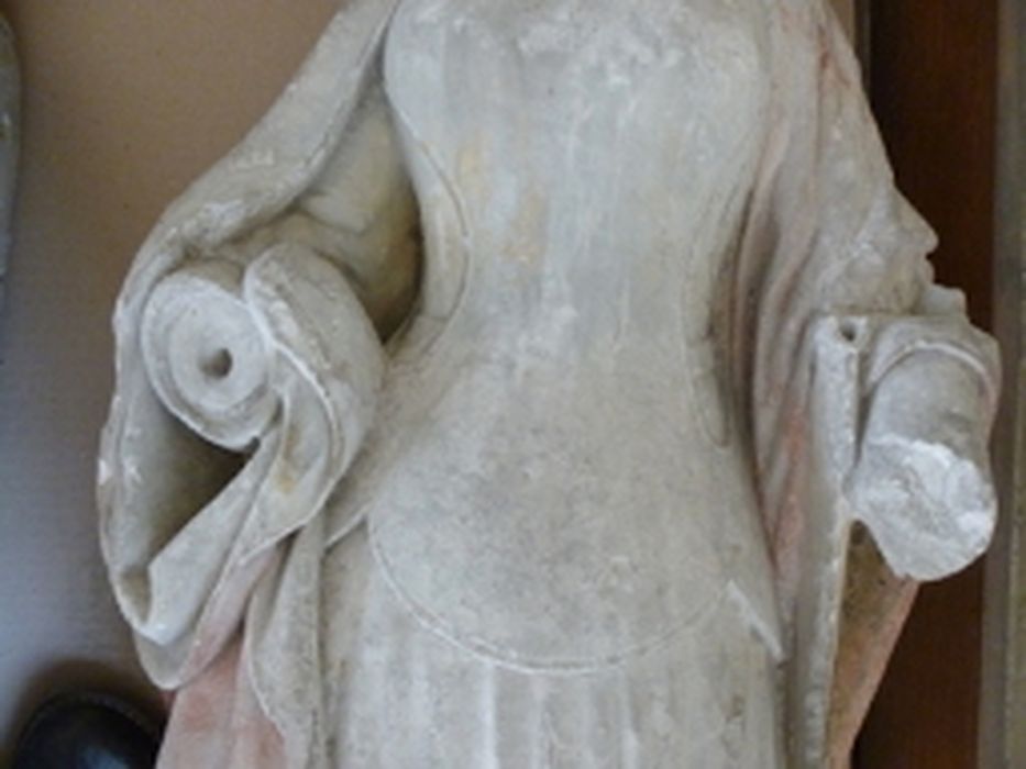 statue (statuette) : Sainte non identifiée, détail