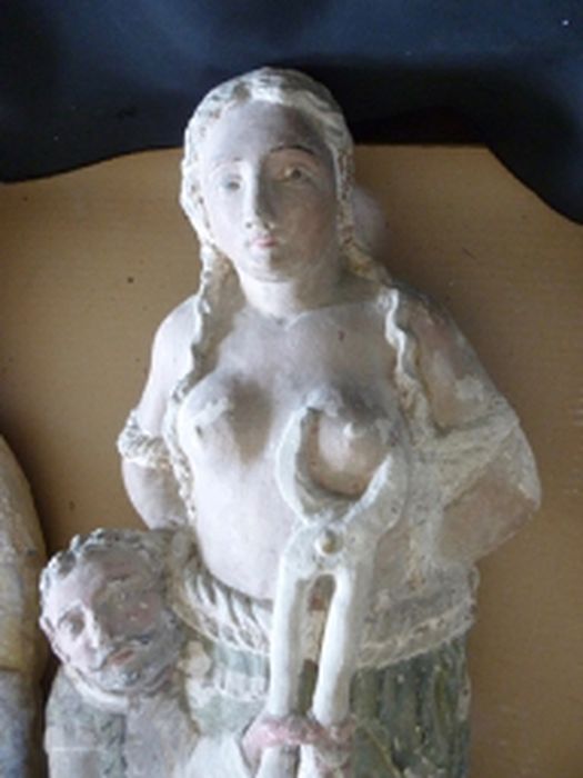 statue (statuette) : Sainte Agathe, vue partielle