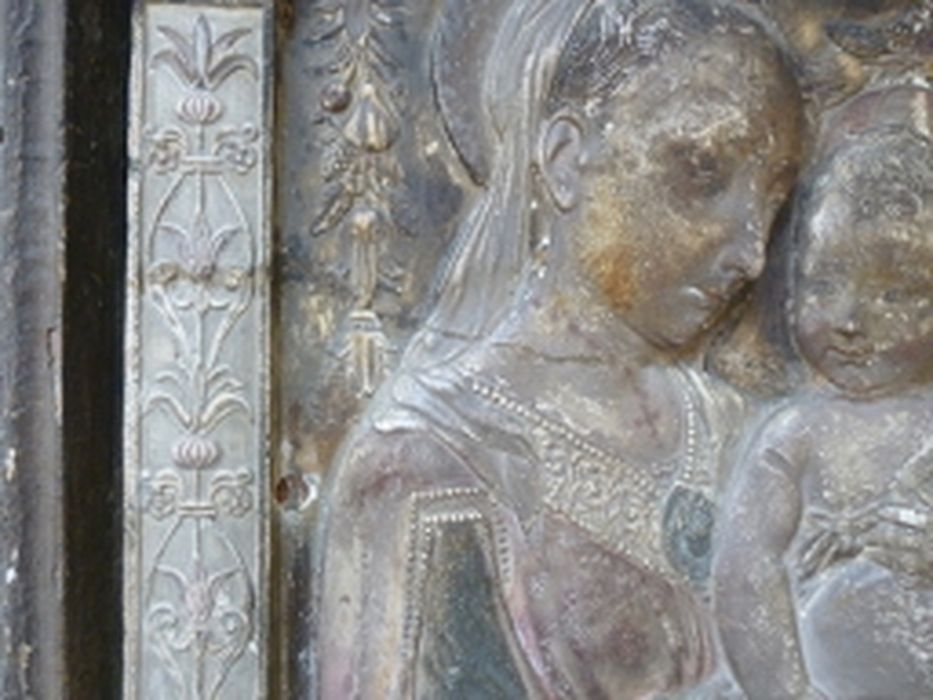 bas-relief : Vierge à l'Enfant, détail