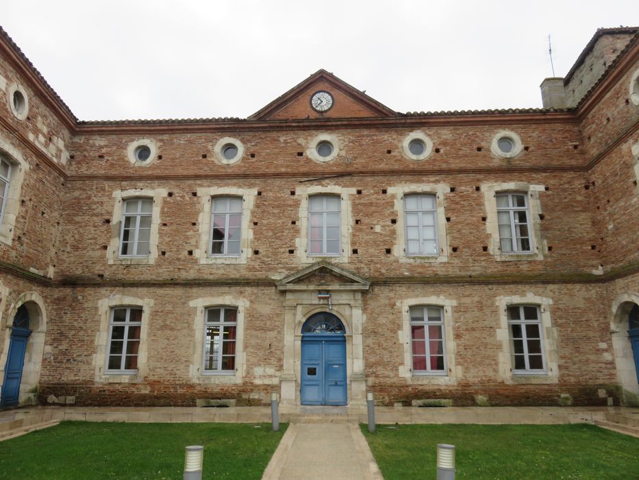 Château dit Richard Coeur de Lion : Cour intérieure, façade sud, vue générale