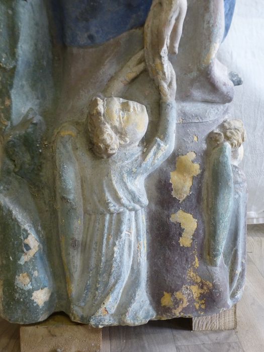 groupe sculpté : Vierge de pitié, détail