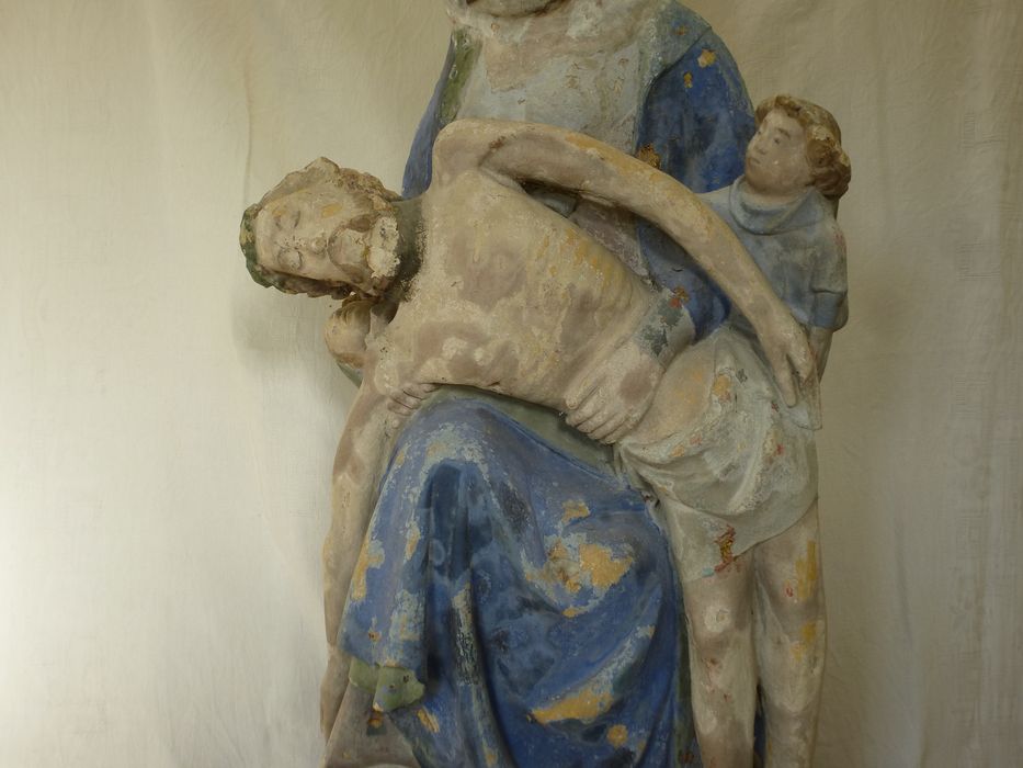 groupe sculpté : Vierge de pitié, vue partielle