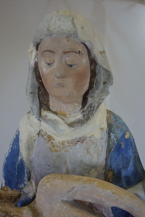 groupe sculpté : Vierge de pitié, vue partielle