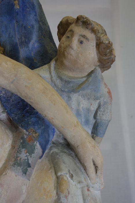 groupe sculpté : Vierge de pitié, détail