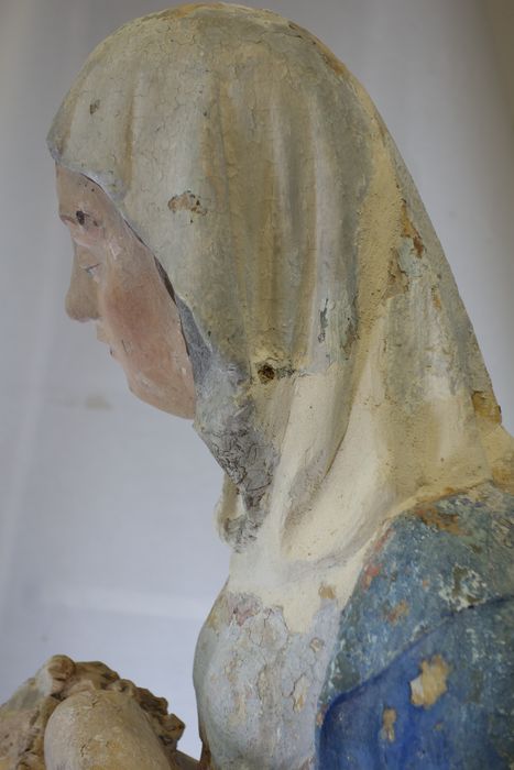 groupe sculpté : Vierge de pitié, détail du profil gauche de la Vierge