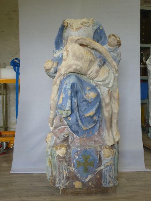 groupe sculpté : Vierge de pitié, vue générale