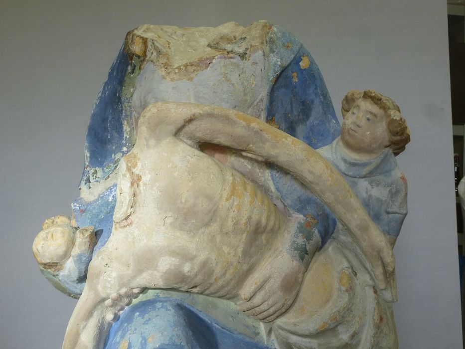 groupe sculpté : Vierge de pitié, vue partielle