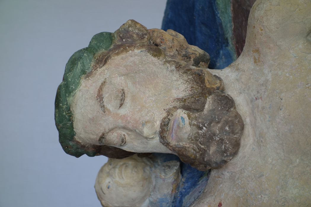 groupe sculpté : Vierge de pitié, détail du visage du Christ