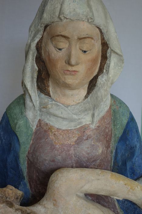 groupe sculpté : Vierge de pitié, vue partielle