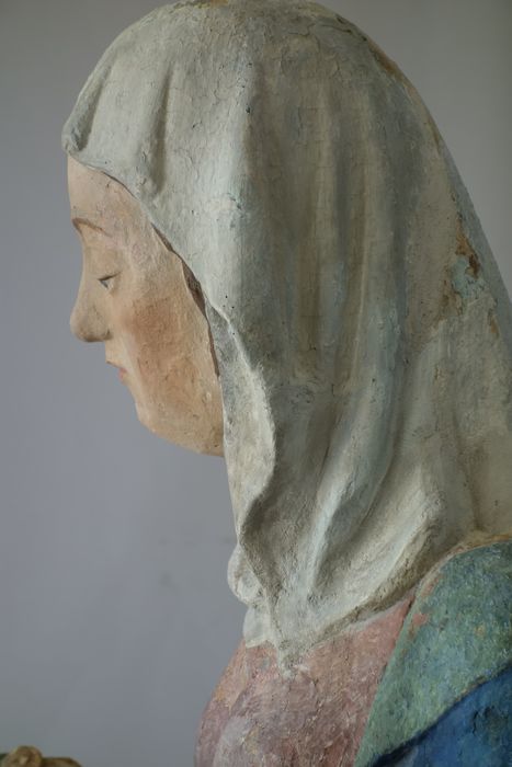 groupe sculpté : Vierge de pitié, détail du profil gauche de la Vierge