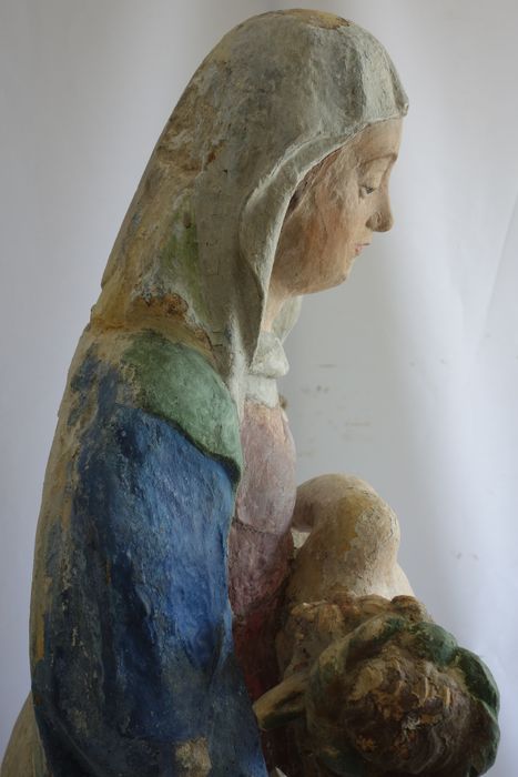 groupe sculpté : Vierge de pitié, profil droit, vue partielle